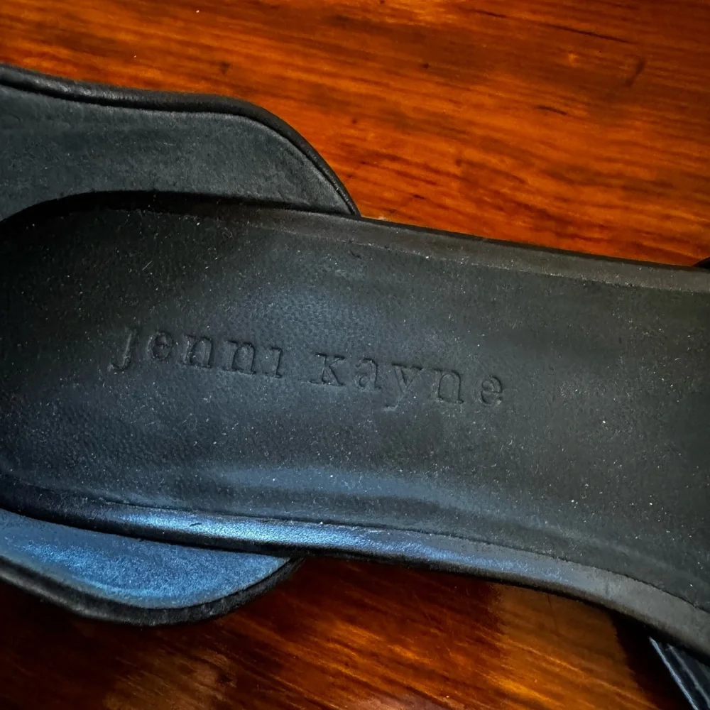 ❤️ NEW JENNI KAYNE BLACK POINTY TOE LEATHER FLATS ANKLE STRAP 7 ITALY - Picture 8 of 10